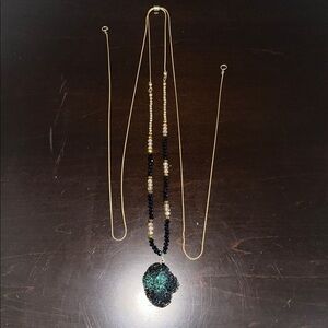 Elegant Beaded Necklace with Pendant